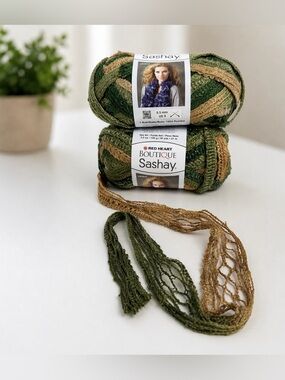 Red Heart Sashay Metallic Yarn Lot of 2 Green Gold Conga